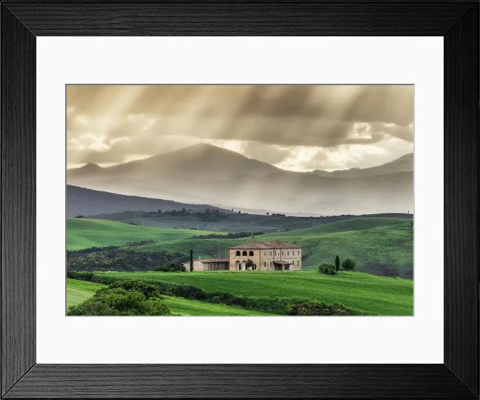 Framed Print : Tuscan farmhouse, Val D'Orcia, Tuscany, Italy Framed Print : Tuscan farmhouse, Val D'Orcia, Tuscany, Italy