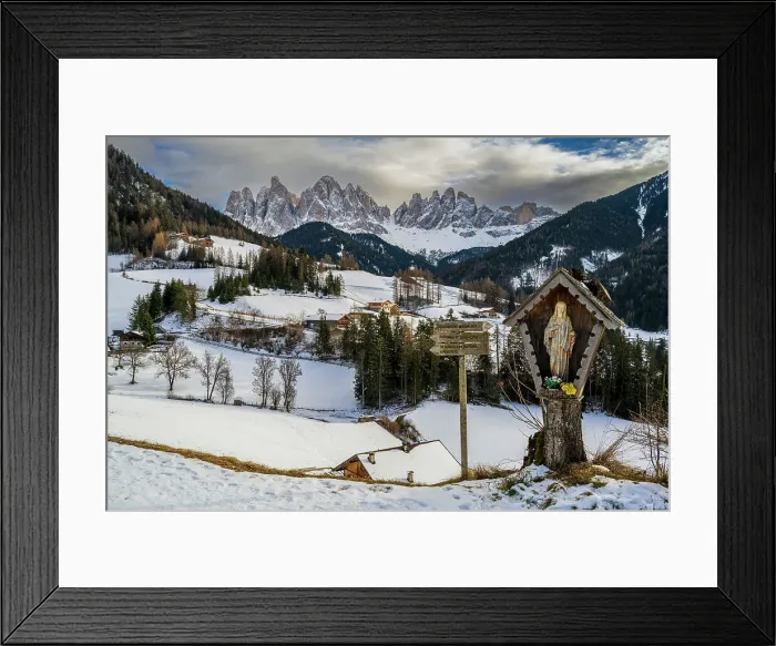 Framed Print : Scenic winter view of Odle (Geislergruppe) mountain group, Dolomites, Villnoss-Funes, South Tyrol, Italy Framed Print : Scenic winter view of Odle (Geislergruppe) mountain group, Dolomites, Villnoss-Funes, South Tyrol, Italy