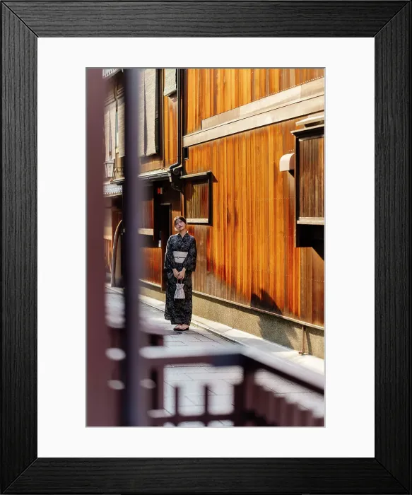 Framed Print : Teen dressed as geisha on the streets of Gion, Kyoto, Japan Framed Print : Teen dressed as geisha on the streets of Gion, Kyoto, Japan