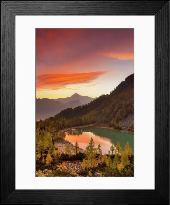 Framed Print : Autumnal sunrise at Lake Lagazzuolo. Valmalenco, Valtellina, Lombardy, Italy Framed Print : Autumnal sunrise at Lake Lagazzuolo. Valmalenco, Valtellina, Lombardy, Italy