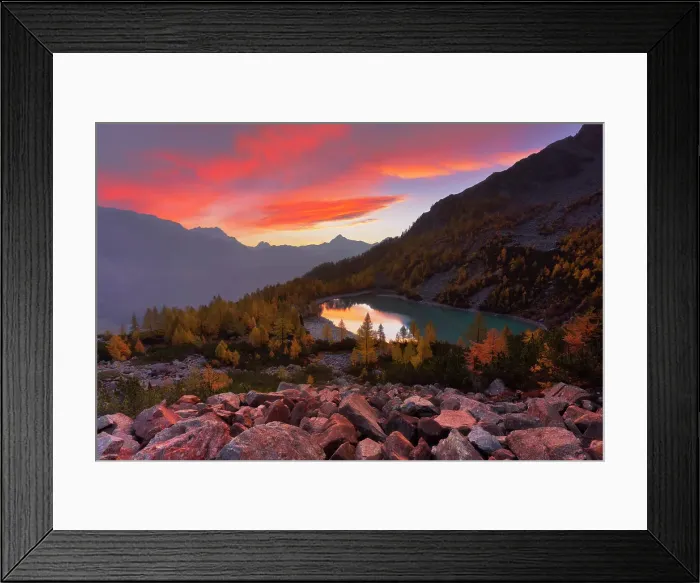 Framed Print : Autumnal sunrise at Lake Lagazzuolo. Valmalenco, Valtellina, Lombardy, Italy