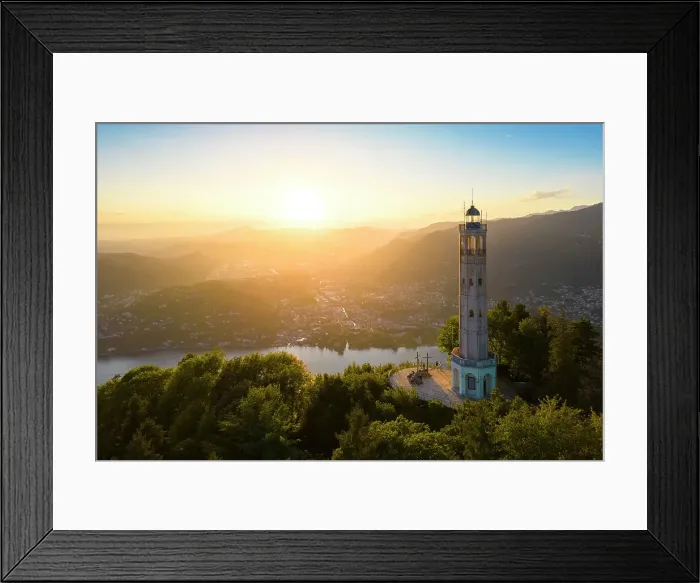 Framed Print : Aerial view of the Faro Voltiano (Volta Lighthouse) of Brunate overlooking Como and Como Lake in summer at sunset. Brunate, Province of Como, Lombardy, Italy