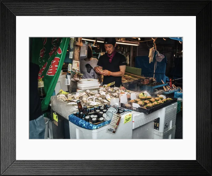Framed Print : Fresh shellfish at Tsukiji fish market, Tokyo, Japan Framed Print : Fresh shellfish at Tsukiji fish market, Tokyo, Japan