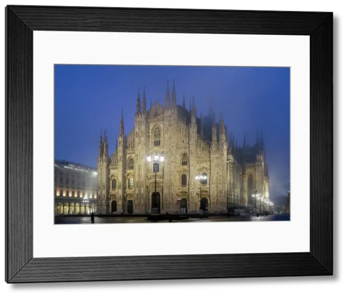 Framed Print : Duomo cathedral by night, Piazza del Duomo, Milan, Lombardy, Italy Framed Print : Duomo cathedral by night, Piazza del Duomo, Milan, Lombardy, Italy