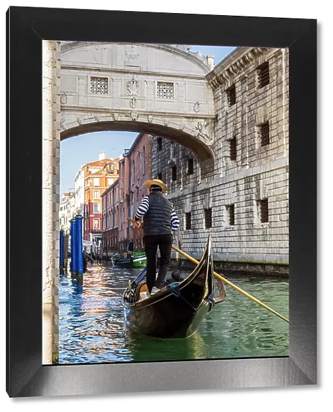 Venetian gondola with Bridge of Sighs (Ponte dei Sospiri), Venice, Veneto, Italy