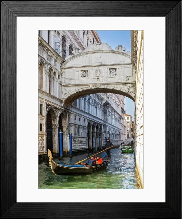 Framed Print : Venetian gondola with Bridge of Sighs (Ponte dei Sospiri), Venice, Veneto, Italy Framed Print : Venetian gondola with Bridge of Sighs (Ponte dei Sospiri), Venice, Veneto, Italy