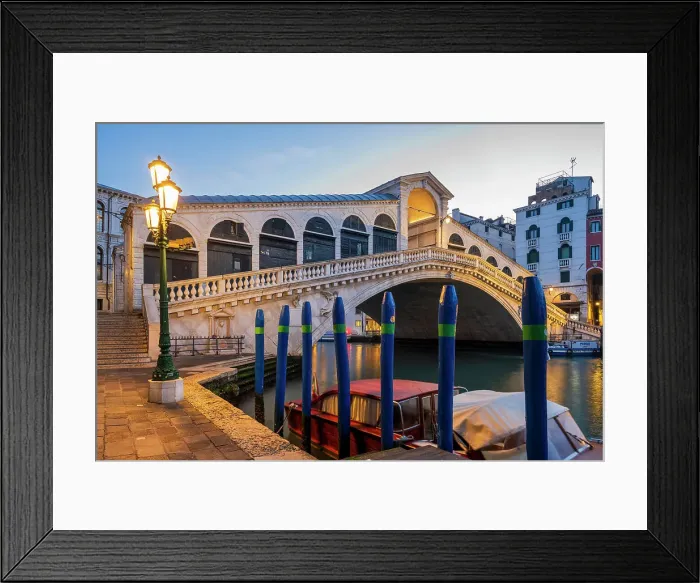 Framed Print : Rialto Bridge (Ponte di Rialto) at sunrise, Venice, Veneto, Italy Framed Print : Rialto Bridge (Ponte di Rialto) at sunrise, Venice, Veneto, Italy