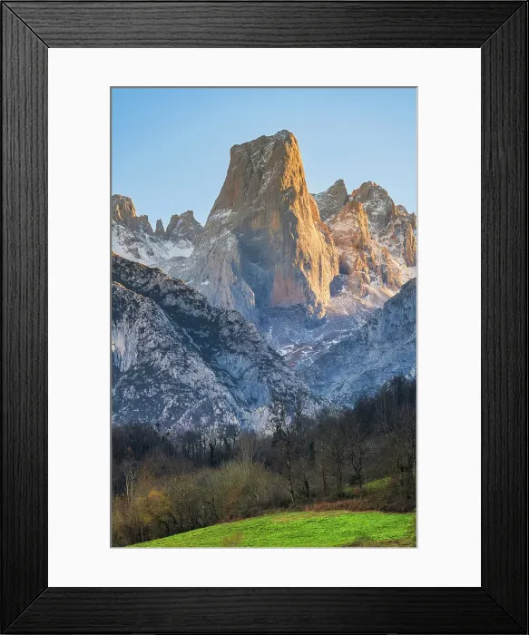 Framed Print : Sunset view over Naranjo de Bulnes (Picu Urriellu), Picos de Europa, Asturias, Spain Framed Print : Sunset view over Naranjo de Bulnes (Picu Urriellu), Picos de Europa, Asturias, Spain