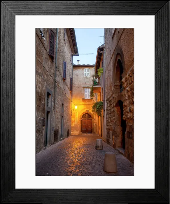 Framed Print : A narrow alley in Orvieto, Terni province, Umbria region, Italy Framed Print : A narrow alley in Orvieto, Terni province, Umbria region, Italy