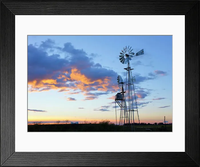 Framed Print : An Australian windimill at sunset in the Argentine pampas, Pardo, Argentina Framed Print : An Australian windimill at sunset in the Argentine pampas, Pardo, Argentina
