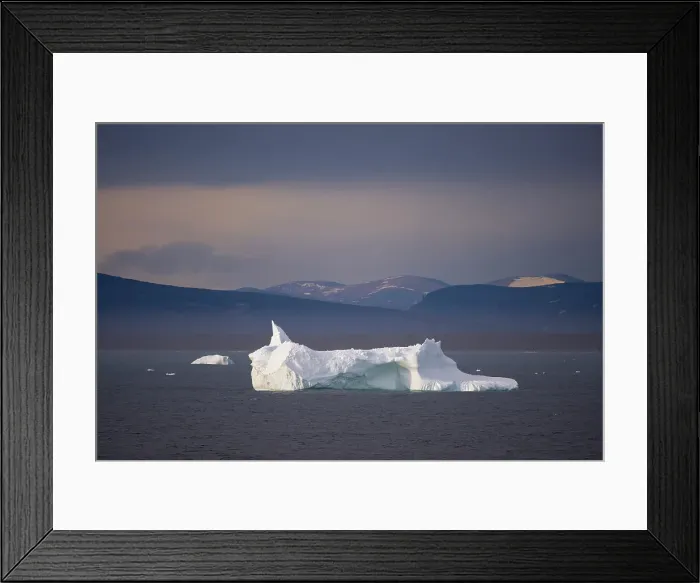 Framed Print : Icebergs in the Arctic Cirlce, Baffin Bay, Canada Framed Print : Icebergs in the Arctic Cirlce, Baffin Bay, Canada