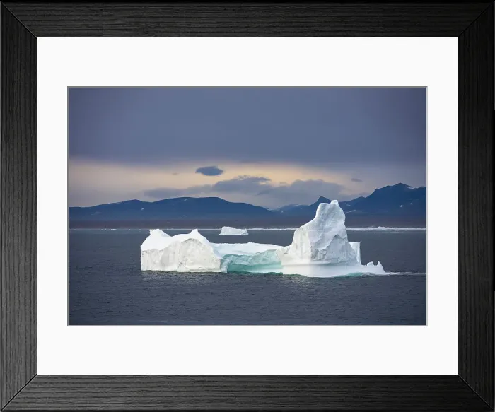 Framed Print : Icebergs in the Arctic Cirlce, Baffin Bay, Canada Framed Print : Icebergs in the Arctic Cirlce, Baffin Bay, Canada