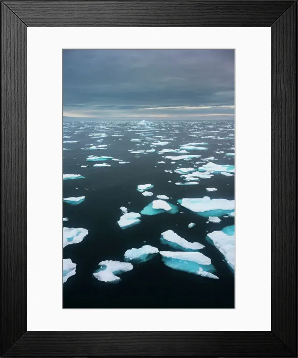 Framed Print : Icebergs in the Arctic Cirlce, Baffin Bay, Canada Framed Print : Icebergs in the Arctic Cirlce, Baffin Bay, Canada