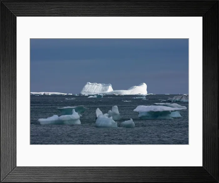 Framed Print : Icebergs in the Arctic Cirlce, Baffin Bay, Canada Framed Print : Icebergs in the Arctic Cirlce, Baffin Bay, Canada