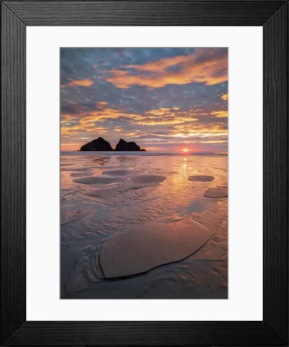 Framed Print : Spectacular sunset above Holywell Bay in North Cornwall, England. Summer (July) 2018 Framed Print : Spectacular sunset above Holywell Bay in North Cornwall, England. Summer (July) 2018
