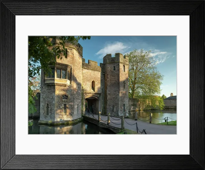 Framed Print : Gatehouse of the Bishop's Palace in Wells, Somerset, England. Spring (May) 2019 Framed Print : Gatehouse of the Bishop's Palace in Wells, Somerset, England. Spring (May) 2019