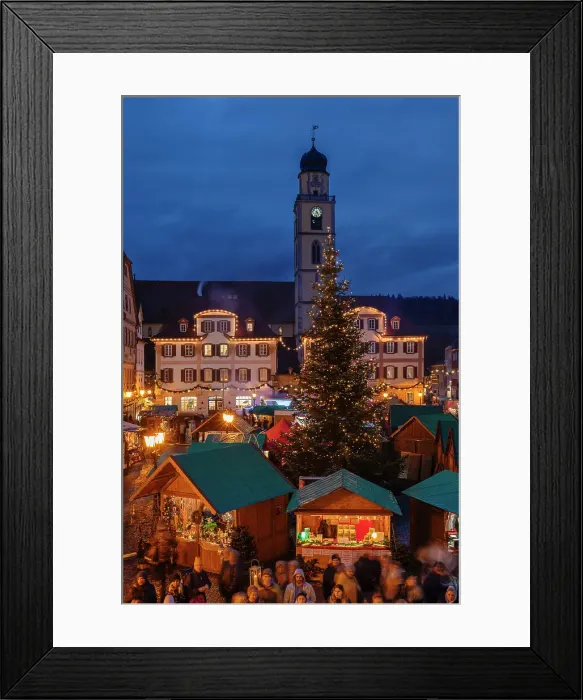Framed Print : Christmas market on the market square of Bad Mergentheim, Taubertal Valley, Baden-Wurttemberg, Germany Framed Print : Christmas market on the market square of Bad Mergentheim, Taubertal Valley, Baden-Wurttemberg, Germany