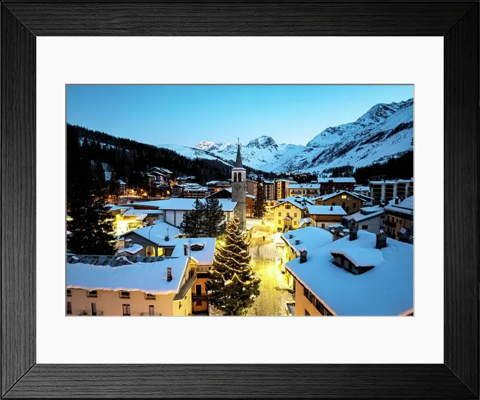 Framed Print : Aerial view of the illuminated snowy village of Madesimo at dawn at Christmas, Valle Spluga, Valtellina, Lombardy, Italy Framed Print : Aerial view of the illuminated snowy village of Madesimo at dawn at Christmas, Valle Spluga, Valtellina, Lombardy, Italy