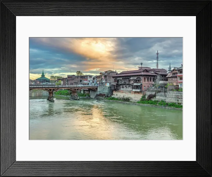 Framed Print : Jhelum River, Srinagar, Kashmir, India Framed Print : Jhelum River, Srinagar, Kashmir, India
