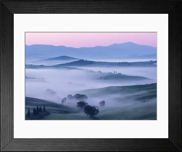 Framed Print : Misty morning in the Val D'orcia, Tuscany, Italy