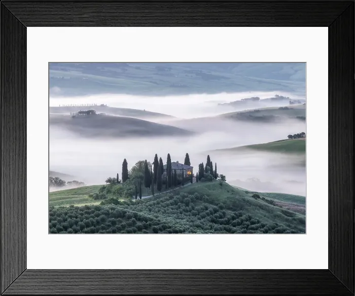 Framed Print : The Belvedere (Tuscan farmhouse) and Val d'Orcia, near San Quirico d'Orcia, Val d'Orcia Tuscany, Italy
