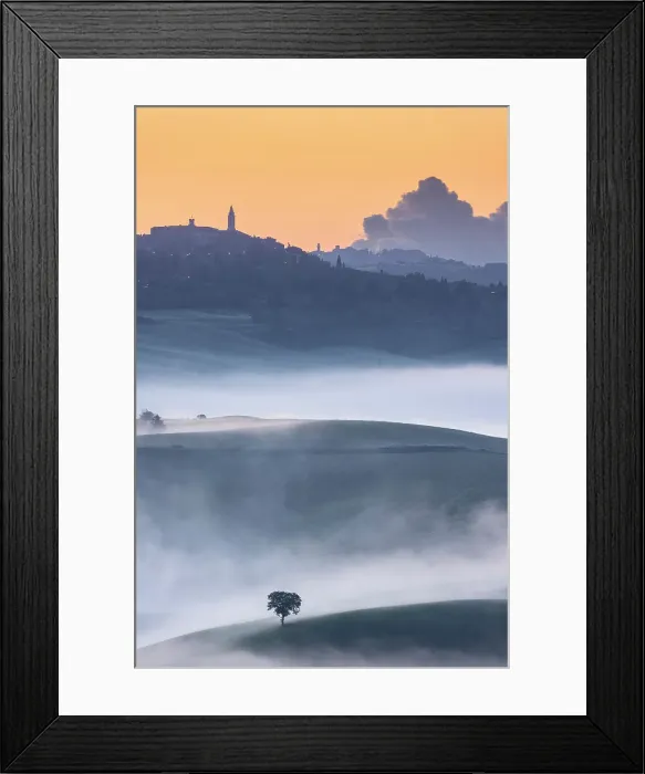 Framed Print : Misty morning in the Val D'orcia, Tuscany, Italy