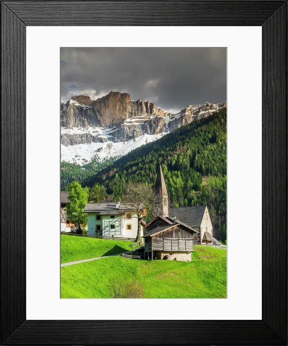 Framed Print : Scenic view of St. Magdalena-Santa Maddalena mountain village with Odle (Geislergruppe) mountain group behind, Dolomites, Villnoss-Val di Funes, Alto Adige-Sudtirol, Italy
