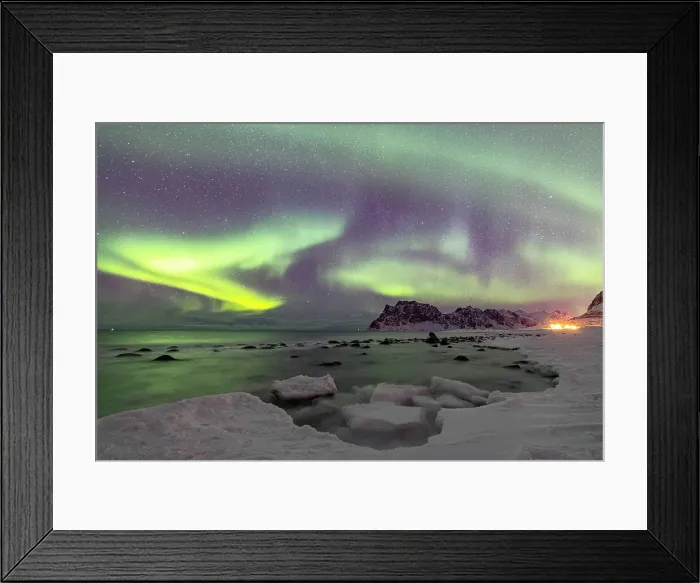 Framed Print : Northern Lights over the frozen snowy Uttakleiv beach, Lofoten Islands, Norway Framed Print : Northern Lights over the frozen snowy Uttakleiv beach, Lofoten Islands, Norway