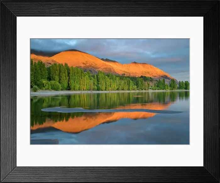 Framed Print : New Zealand, South Island, Wanaka, sunrise at the lake Framed Print : New Zealand, South Island, Wanaka, sunrise at the lake