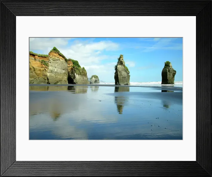Framed Print : New Zealand, North Island, Tongapurutu, White Cliffs, The Three Sisters Framed Print : New Zealand, North Island, Tongapurutu, White Cliffs, The Three Sisters