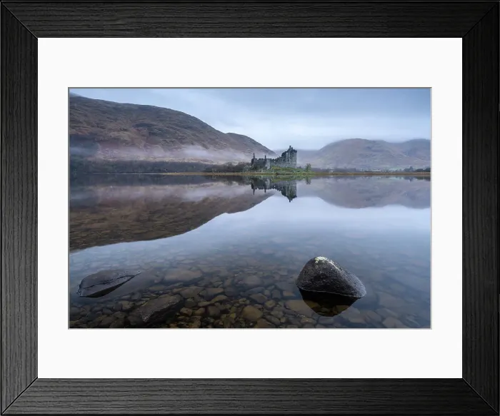 Framed Print : The ruins of Kilchurn Castle on Loch Awe on a cold, moody morning, Argyll & Bute, Scotland. Spring (March) 2024