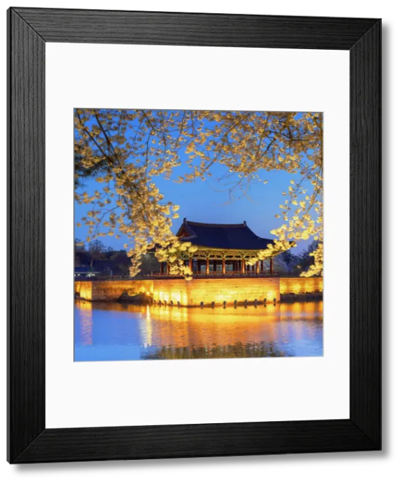 Framed Print : Anapji Pond (UNESCO World Heritage Site) at dusk, Gyeongju, South Korea Framed Print : Anapji Pond (UNESCO World Heritage Site) at dusk, Gyeongju, South Korea