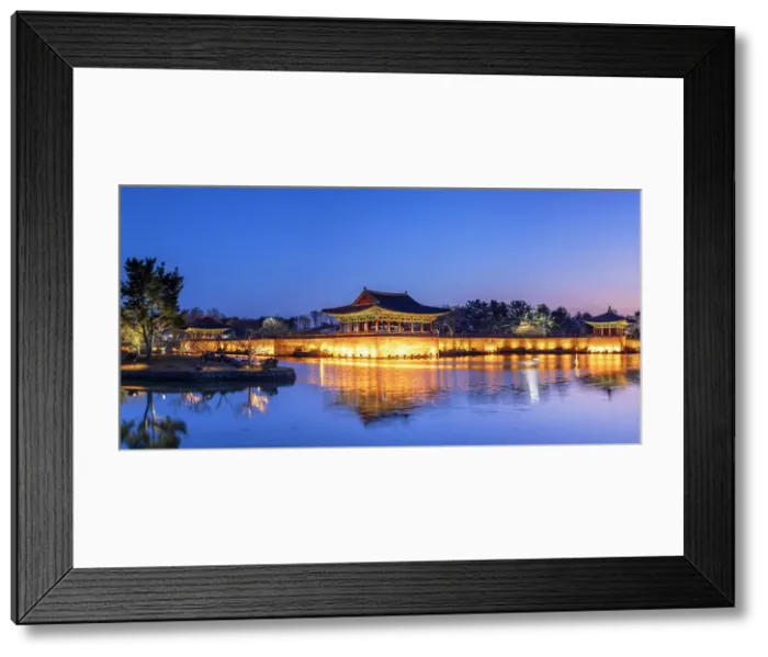 Framed Print : Anapji Pond (UNESCO World Heritage Site) at dusk, Gyeongju, South Korea Framed Print : Anapji Pond (UNESCO World Heritage Site) at dusk, Gyeongju, South Korea