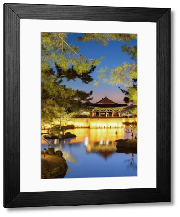 Framed Print : Anapji Pond (UNESCO World Heritage Site) at dusk, Gyeongju, South Korea Framed Print : Anapji Pond (UNESCO World Heritage Site) at dusk, Gyeongju, South Korea