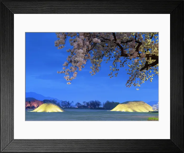 Framed Print : Tombs of Inwang-dong (UNESCO World Heritage Site) at dusk, Gyeongju, South Korea Framed Print : Tombs of Inwang-dong (UNESCO World Heritage Site) at dusk, Gyeongju, South Korea