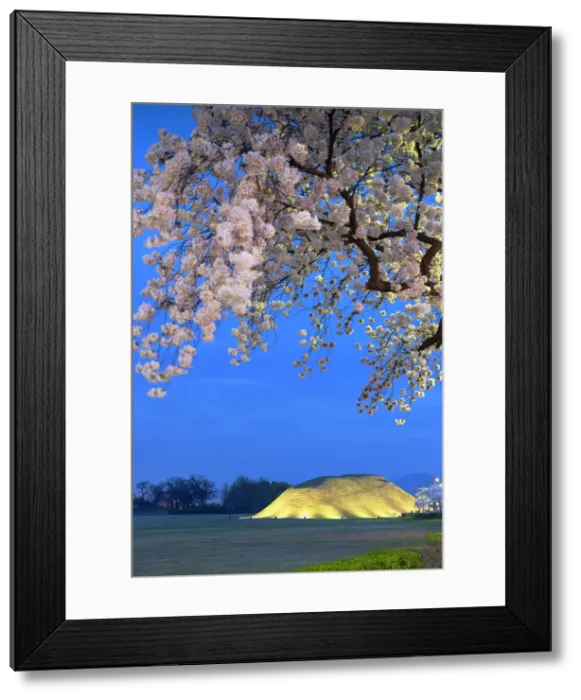 Framed Print : Tombs of Inwang-dong (UNESCO World Heritage Site) at dusk, Gyeongju, South Korea Framed Print : Tombs of Inwang-dong (UNESCO World Heritage Site) at dusk, Gyeongju, South Korea