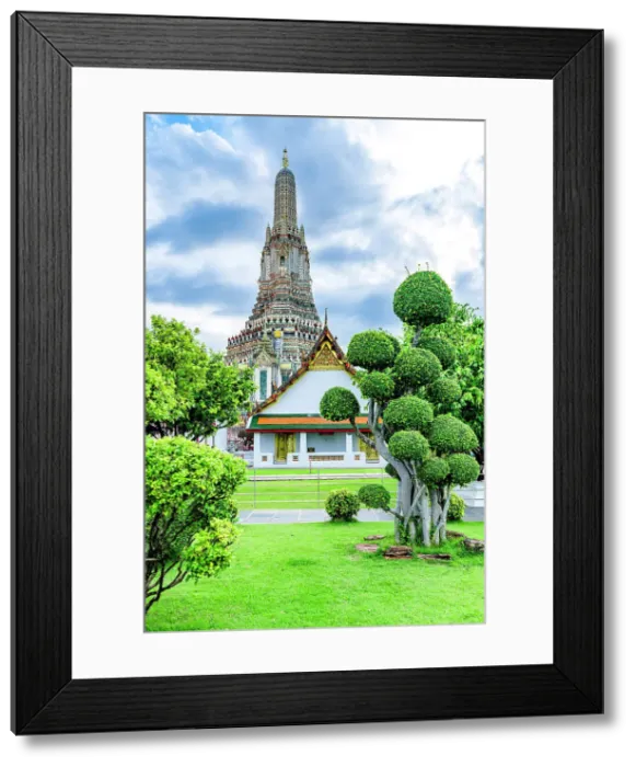 Framed Print : Stupa of Wat Arun Ratchawararam Buddhist temple and lush green gardens, Bangkok, Thailand Framed Print : Stupa of Wat Arun Ratchawararam Buddhist temple and lush green gardens, Bangkok, Thailand
