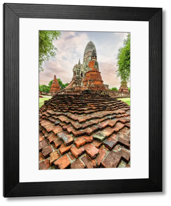 Framed Print : Bricks of the old ruins, Wat Ratchaburana temple, Ayutthaya, Thailand Framed Print : Bricks of the old ruins, Wat Ratchaburana temple, Ayutthaya, Thailand