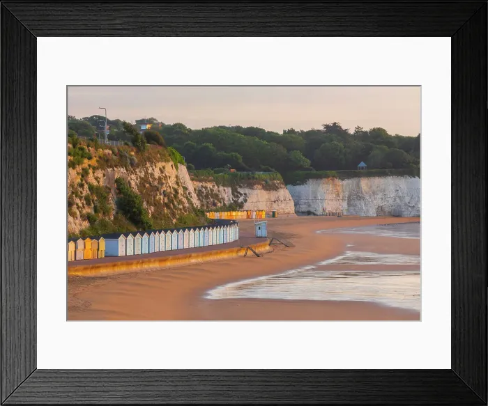 Framed Print : England, Kent, Broadstairs, Stone Bay, Beach Shoreline and Long Row of Colourful Beach Huts