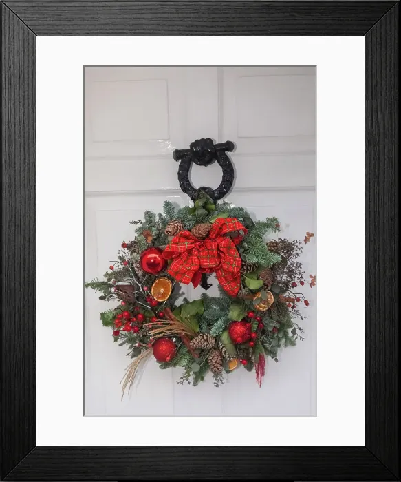 Framed Print : England, Sussex, West Sussex, Arundel, Christmas Wreath Hanging on Front Door Framed Print : England, Sussex, West Sussex, Arundel, Christmas Wreath Hanging on Front Door