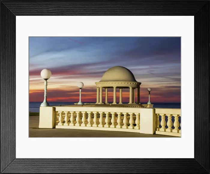 Framed Print : England, East Sussex, Bexhill-on-sea, The De la warr Pavillion at Night Framed Print : England, East Sussex, Bexhill-on-sea, The De la warr Pavillion at Night