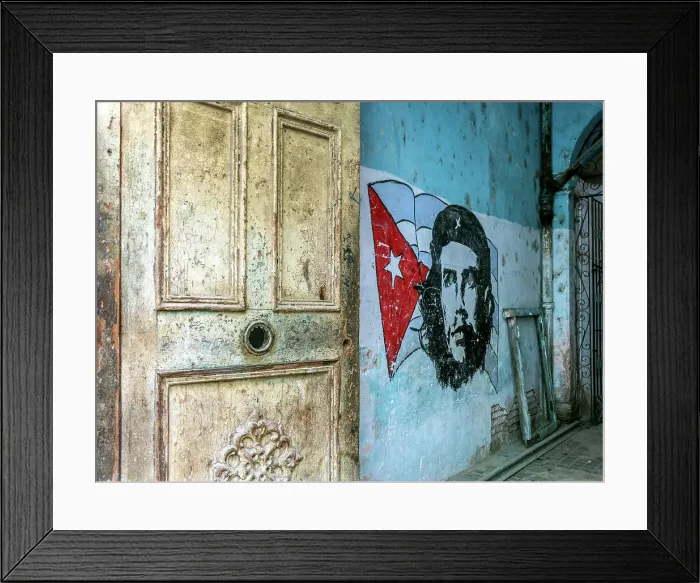 Framed Print : home entrance with che guevara painting, Havana Cuba, Havana, Cuba Framed Print : home entrance with che guevara painting, Havana Cuba, Havana, Cuba