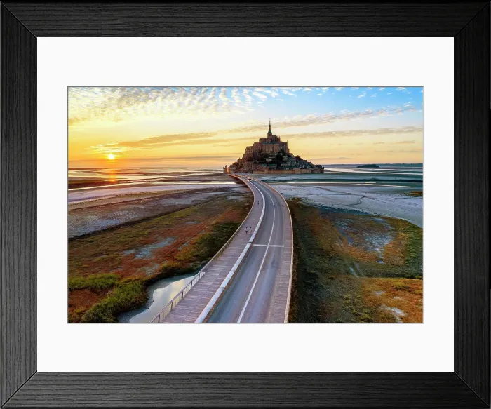 Framed Print : Mont Saint Michel, Manche, Normandy, France Framed Print : Mont Saint Michel, Manche, Normandy, France