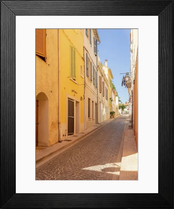 Framed Print : Narrow street in Cassis, Marseille, Provence Alpes Cote d'Azur, Bouches du Rhone, France