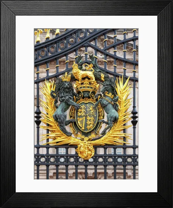 Framed Print : Royal coat of arms on the wrought iron gates of Buckingham Palace, London, England Framed Print : Royal coat of arms on the wrought iron gates of Buckingham Palace, London, England
