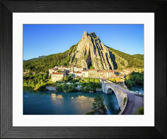 Framed Print : Sisteron, La Baume Rock, Provence, Alpes de Haute Provence, France Framed Print : Sisteron, La Baume Rock, Provence, Alpes de Haute Provence, France