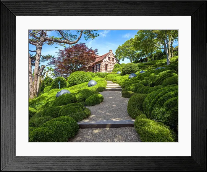 Framed Print : Les Jardins, ETRETAT Seine Maritime, Normany, France Framed Print : Les Jardins, ETRETAT Seine Maritime, Normany, France