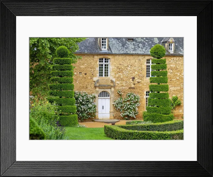 Framed Print : Eyrignac manor house facade & gardens, Dordogne, Nouvelle Aquitaine, France Framed Print : Eyrignac manor house facade & gardens, Dordogne, Nouvelle Aquitaine, France