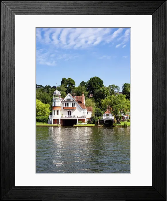 Framed Print : Riverside house in Caversham, Reading, Berkshire, England Framed Print : Riverside house in Caversham, Reading, Berkshire, England