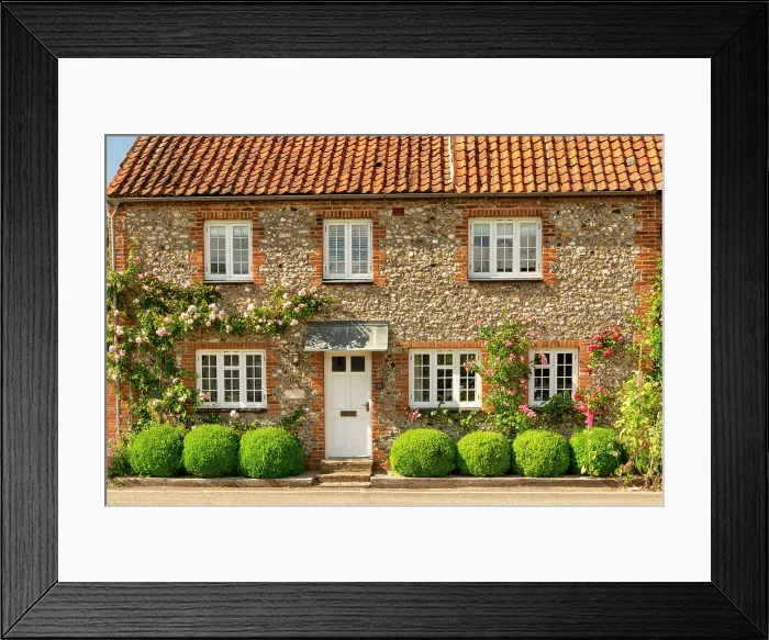 Framed Print : Traditional Flint Cottage, Burnham Market, Norfolk, England Framed Print : Traditional Flint Cottage, Burnham Market, Norfolk, England